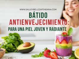 Mujer feliz tomando batido antienvejecimiento con ingredientes naturales