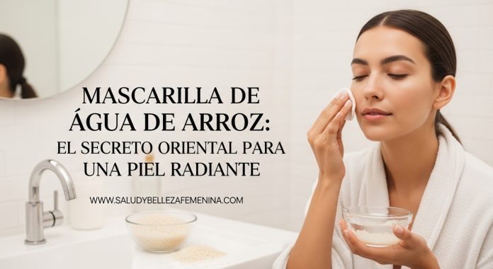 mascarilla-agua-de-arroz Mujer aplicando mascarilla de agua de arroz para aclarar y suavizar la piel